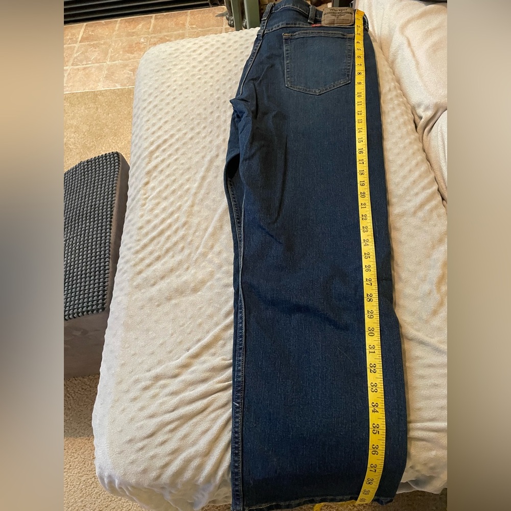 Wrangler relaxed fit size 36x30 mens jeans NWT
2 Avail, 1 per listing - Picture 2 of 4